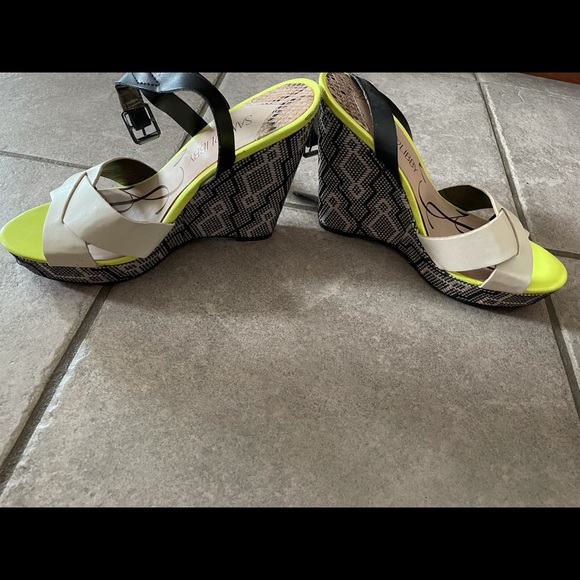 Women sandals - Picture 1 of 4